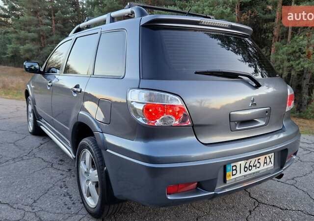 Серый Мицубиси Аутлендер, объемом двигателя 2 л и пробегом 157 тыс. км за 8300 $, фото 4 на Automoto.ua