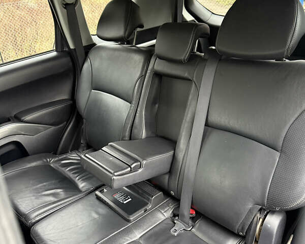 Сірий Міцубісі Аутлендер, об'ємом двигуна 2 л та пробігом 237 тис. км за 8999 $, фото 40 на Automoto.ua