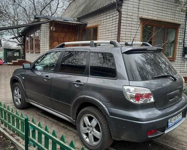 Серый Мицубиси Аутлендер, объемом двигателя 2.38 л и пробегом 143 тыс. км за 7300 $, фото 2 на Automoto.ua