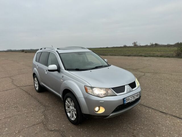 Серый Мицубиси Аутлендер, объемом двигателя 2 л и пробегом 200 тыс. км за 8300 $, фото 11 на Automoto.ua