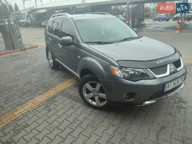 Серый Мицубиси Аутлендер, объемом двигателя 2.4 л и пробегом 290 тыс. км за 8000 $, фото 5 на Automoto.ua