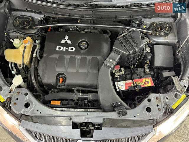 Сірий Міцубісі Аутлендер, об'ємом двигуна 2 л та пробігом 235 тис. км за 8950 $, фото 50 на Automoto.ua