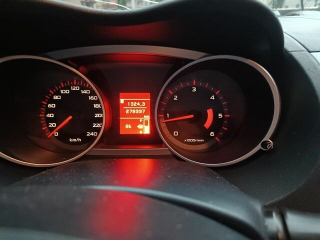 Сірий Міцубісі Аутлендер, об'ємом двигуна 0 л та пробігом 280 тис. км за 4800 $, фото 5 на Automoto.ua