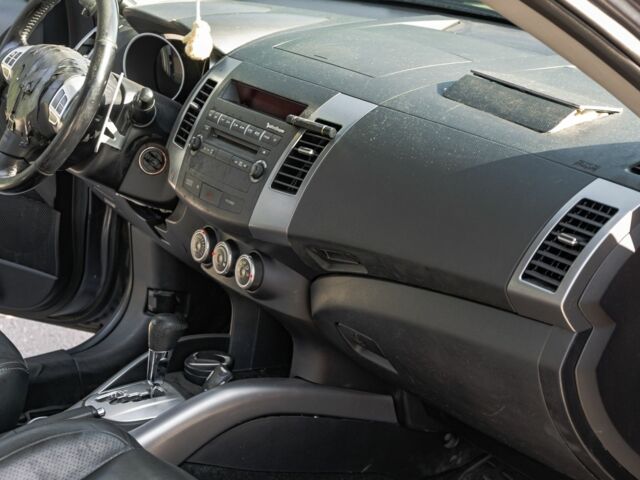 Міцубісі Аутлендер 2008 у Белой Церкве на Automoto.ua Сірий Міцубісі Аутлендер, об'ємом двигуна 2.4 л та пробігом 280 тис. км за 8000 $, фото 9 на Automoto.ua