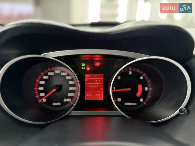 Сірий Міцубісі Аутлендер, об'ємом двигуна 2 л та пробігом 235 тис. км за 8950 $, фото 34 на Automoto.ua