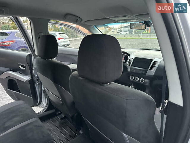 Серый Мицубиси Аутлендер, объемом двигателя 2.4 л и пробегом 61 тыс. км за 11300 $, фото 47 на Automoto.ua