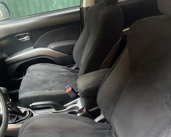 Серый Мицубиси Аутлендер, объемом двигателя 1.97 л и пробегом 229 тыс. км за 8500 $, фото 12 на Automoto.ua