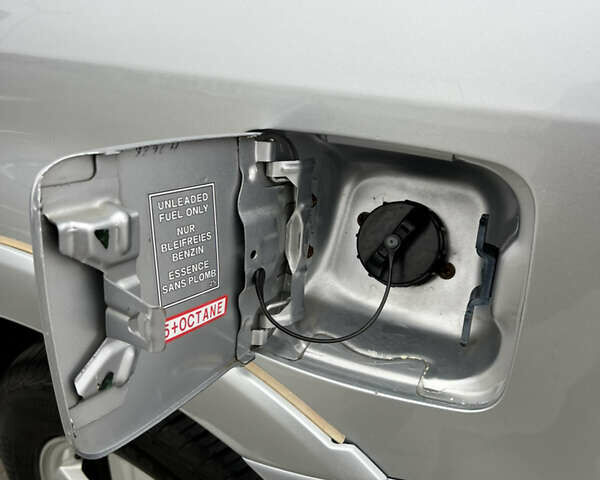 Серый Мицубиси Аутлендер, объемом двигателя 2 л и пробегом 209 тыс. км за 7200 $, фото 25 на Automoto.ua