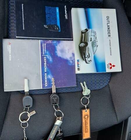 Серый Мицубиси Аутлендер, объемом двигателя 2 л и пробегом 157 тыс. км за 8300 $, фото 27 на Automoto.ua