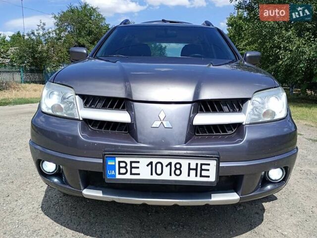 Серый Мицубиси Аутлендер, объемом двигателя 2.35 л и пробегом 342 тыс. км за 6900 $, фото 2 на Automoto.ua