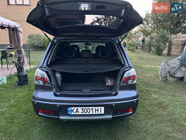 Сірий Міцубісі Аутлендер, об'ємом двигуна 2.38 л та пробігом 273 тис. км за 8000 $, фото 6 на Automoto.ua