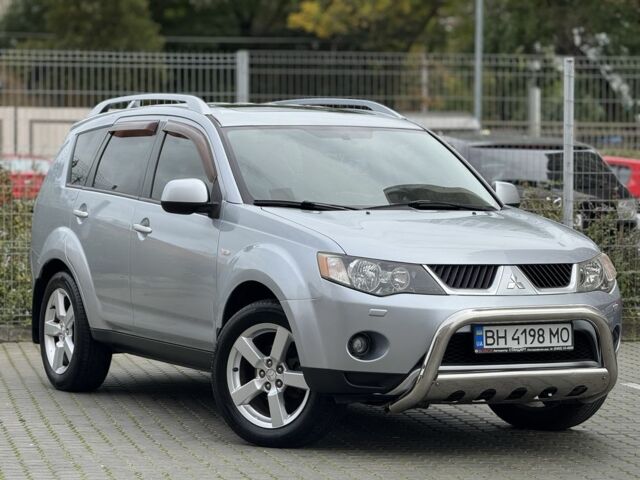 Серый Мицубиси Аутлендер, объемом двигателя 3 л и пробегом 175 тыс. км за 8500 $, фото 4 на Automoto.ua