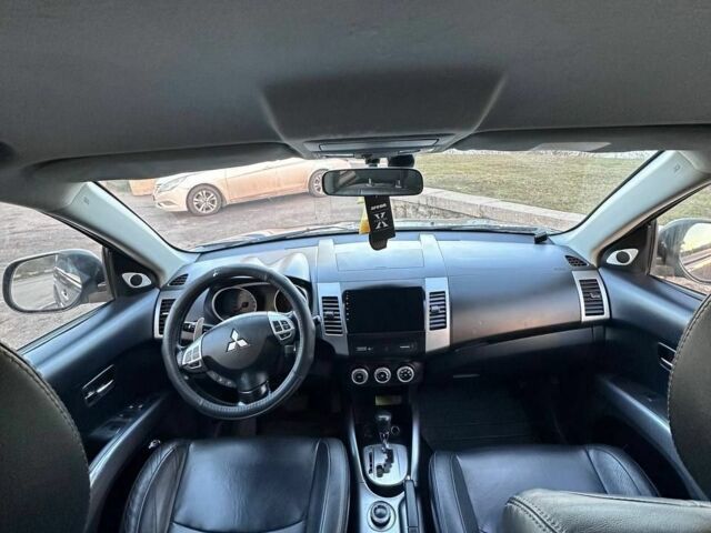 Серый Мицубиси Аутлендер, объемом двигателя 2.4 л и пробегом 321 тыс. км за 10000 $, фото 6 на Automoto.ua