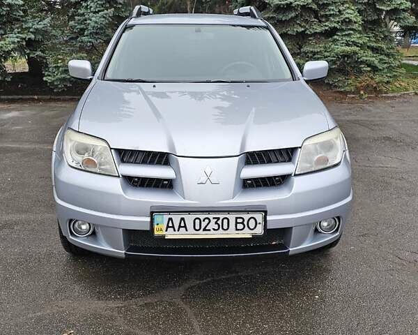 Сірий Міцубісі Аутлендер, об'ємом двигуна 2.38 л та пробігом 230 тис. км за 5700 $, фото 1 на Automoto.ua