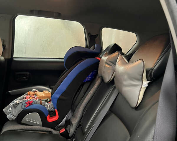 Сірий Міцубісі Аутлендер, об'ємом двигуна 3 л та пробігом 209 тис. км за 9800 $, фото 38 на Automoto.ua