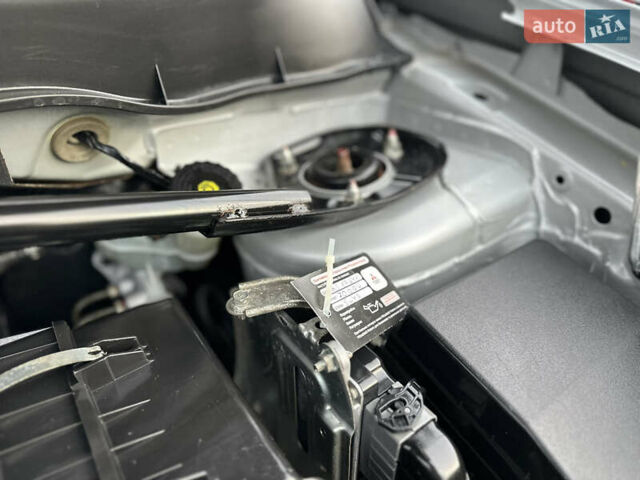 Серый Мицубиси Аутлендер, объемом двигателя 2.4 л и пробегом 61 тыс. км за 11300 $, фото 64 на Automoto.ua