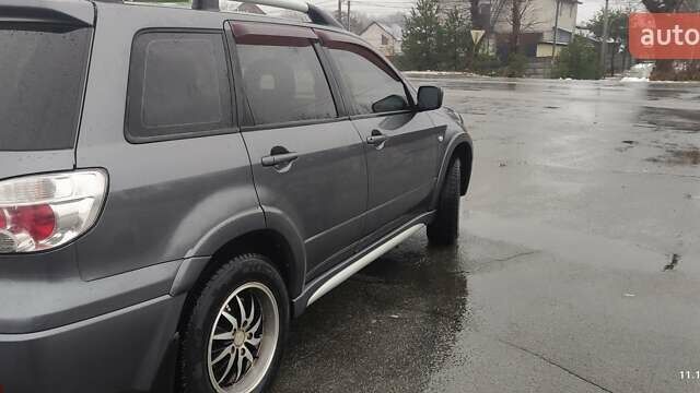 Серый Мицубиси Аутлендер, объемом двигателя 2 л и пробегом 200 тыс. км за 5999 $, фото 10 на Automoto.ua