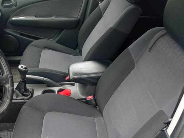 Сірий Міцубісі Аутлендер, об'ємом двигуна 2 л та пробігом 208 тис. км за 6000 $, фото 6 на Automoto.ua