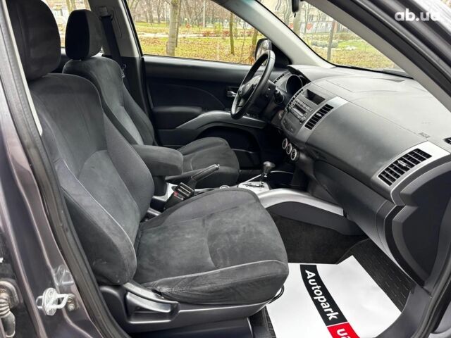 Серый Мицубиси Аутлендер, объемом двигателя 2.4 л и пробегом 237 тыс. км за 8490 $, фото 16 на Automoto.ua