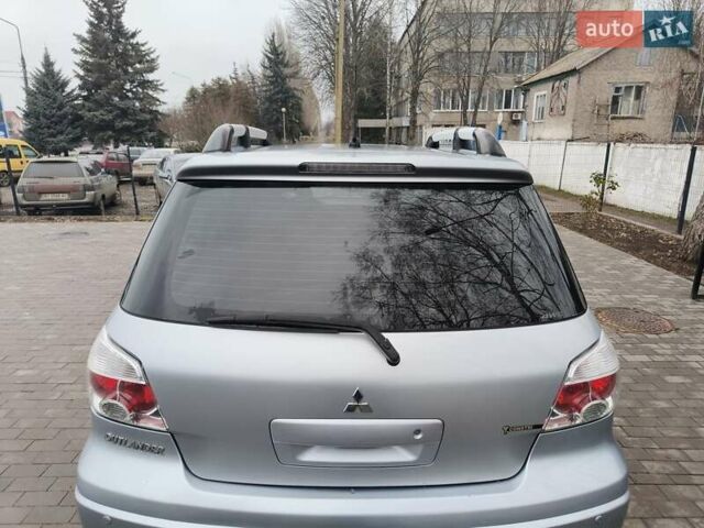 Серый Мицубиси Аутлендер, объемом двигателя 2 л и пробегом 245 тыс. км за 6700 $, фото 5 на Automoto.ua