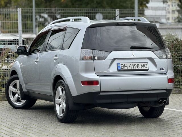Серый Мицубиси Аутлендер, объемом двигателя 3 л и пробегом 175 тыс. км за 8500 $, фото 7 на Automoto.ua