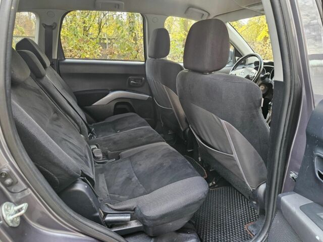 Серый Мицубиси Аутлендер, объемом двигателя 2 л и пробегом 400 тыс. км за 4700 $, фото 11 на Automoto.ua