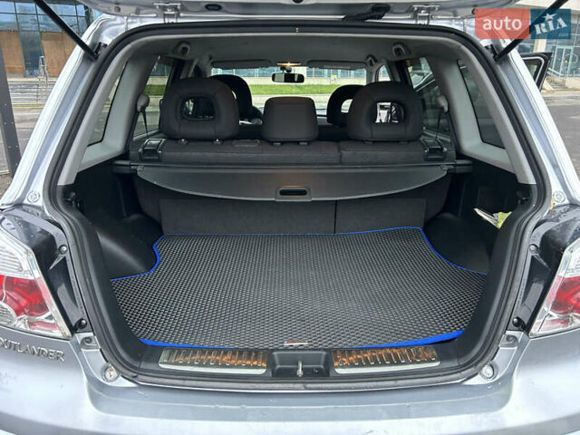 Серый Мицубиси Аутлендер, объемом двигателя 2.38 л и пробегом 81 тыс. км за 8700 $, фото 15 на Automoto.ua