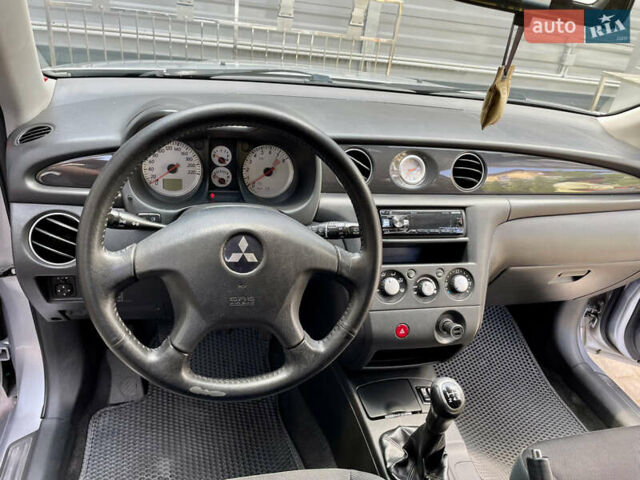 Сірий Міцубісі Аутлендер, об'ємом двигуна 2 л та пробігом 130 тис. км за 8500 $, фото 21 на Automoto.ua