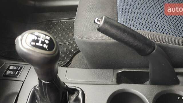 Серый Мицубиси Аутлендер, объемом двигателя 2 л и пробегом 200 тыс. км за 5999 $, фото 14 на Automoto.ua