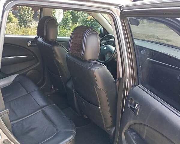 Серый Мицубиси Аутлендер, объемом двигателя 2.35 л и пробегом 342 тыс. км за 6900 $, фото 21 на Automoto.ua