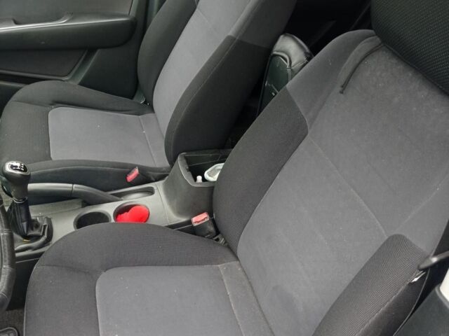 Сірий Міцубісі Аутлендер, об'ємом двигуна 2 л та пробігом 208 тис. км за 6000 $, фото 3 на Automoto.ua