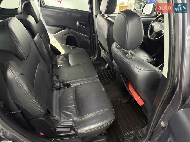 Сірий Міцубісі Аутлендер, об'ємом двигуна 2 л та пробігом 235 тис. км за 8950 $, фото 42 на Automoto.ua