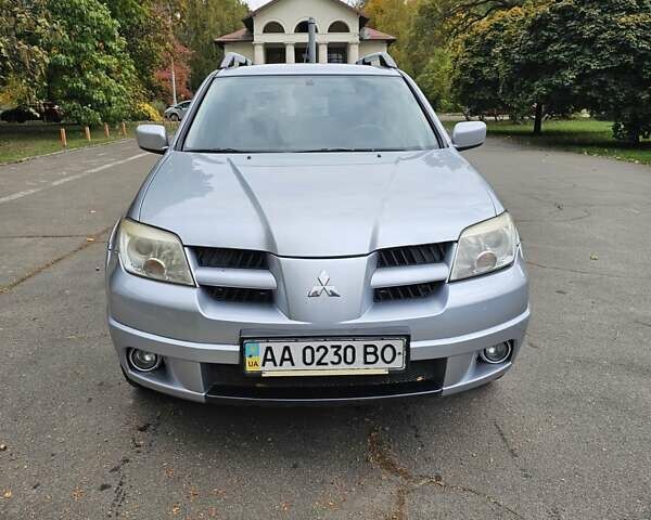 Мицубиси Аутлендер 2008 в Киеве на Automoto.ua Серый Мицубиси Аутлендер, объемом двигателя 2.38 л и пробегом 200 тыс. км за 5900 $, фото 1 на Automoto.ua