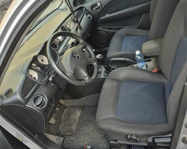 Сірий Міцубісі Аутлендер, об'ємом двигуна 2 л та пробігом 247 тис. км за 5600 $, фото 10 на Automoto.ua