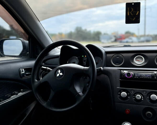 Серый Мицубиси Аутлендер, объемом двигателя 2 л и пробегом 199 тыс. км за 5999 $, фото 19 на Automoto.ua