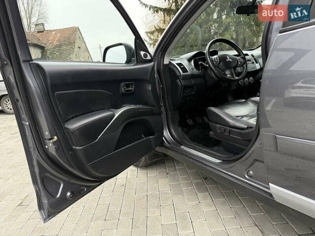 Сірий Міцубісі Аутлендер, об'ємом двигуна 2 л та пробігом 237 тис. км за 8999 $, фото 29 на Automoto.ua