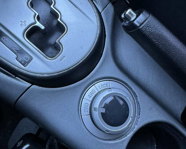 Серый Мицубиси Аутлендер, объемом двигателя 2.36 л и пробегом 215 тыс. км за 8000 $, фото 9 на Automoto.ua