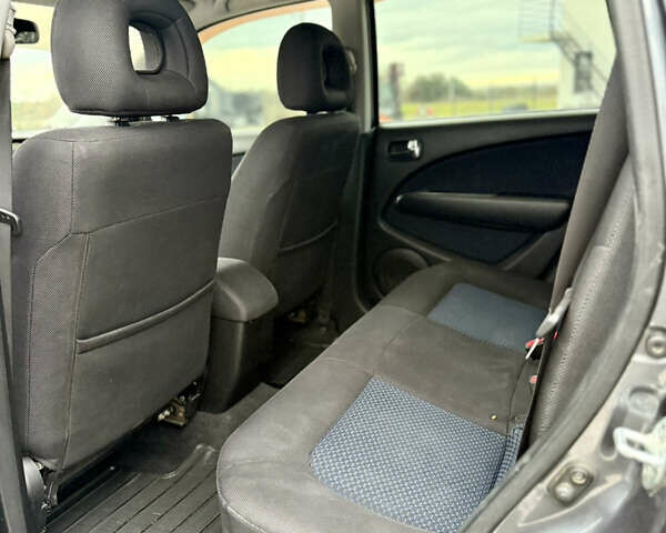 Серый Мицубиси Аутлендер, объемом двигателя 2 л и пробегом 199 тыс. км за 5999 $, фото 14 на Automoto.ua