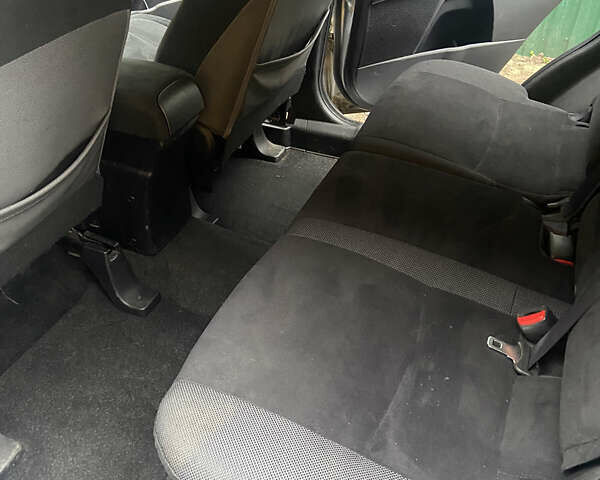 Серый Мицубиси Аутлендер, объемом двигателя 1.97 л и пробегом 229 тыс. км за 8500 $, фото 18 на Automoto.ua