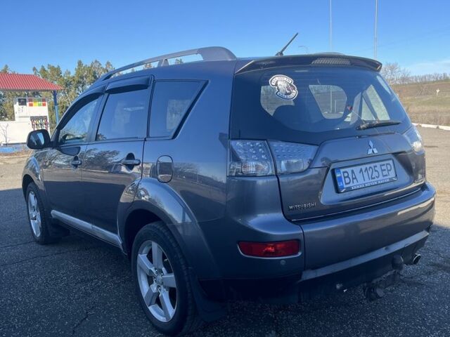 Серый Мицубиси Аутлендер, объемом двигателя 2.4 л и пробегом 213 тыс. км за 7800 $, фото 3 на Automoto.ua