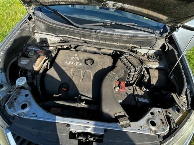 Сірий Міцубісі Аутлендер, об'ємом двигуна 2 л та пробігом 330 тис. км за 3500 $, фото 6 на Automoto.ua