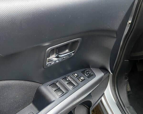 Серый Мицубиси Аутлендер, объемом двигателя 1.97 л и пробегом 229 тыс. км за 8500 $, фото 11 на Automoto.ua