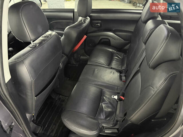 Сірий Міцубісі Аутлендер, об'ємом двигуна 2 л та пробігом 235 тис. км за 8950 $, фото 37 на Automoto.ua