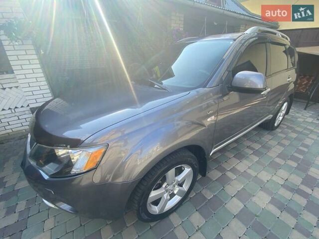 Серый Мицубиси Аутлендер, объемом двигателя 3 л и пробегом 232 тыс. км за 9200 $, фото 9 на Automoto.ua