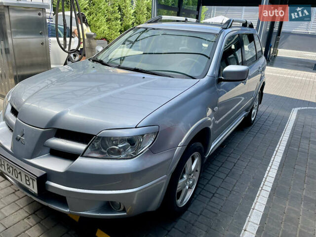 Сірий Міцубісі Аутлендер, об'ємом двигуна 2 л та пробігом 130 тис. км за 8500 $, фото 5 на Automoto.ua
