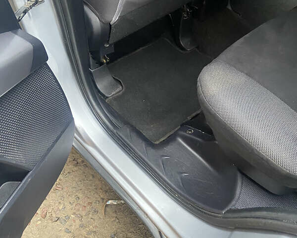 Серый Мицубиси Аутлендер, объемом двигателя 1.97 л и пробегом 229 тыс. км за 8500 $, фото 15 на Automoto.ua