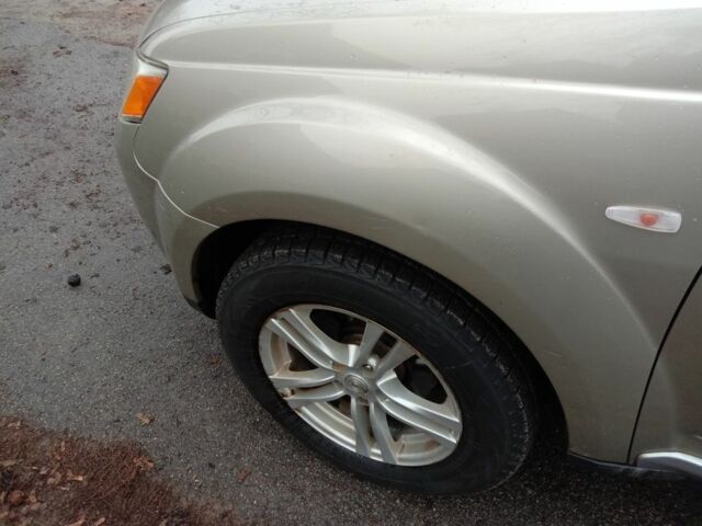 Серый Мицубиси Аутлендер, объемом двигателя 2 л и пробегом 300 тыс. км за 4800 $, фото 1 на Automoto.ua