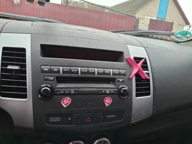 Сірий Міцубісі Аутлендер, об'ємом двигуна 2 л та пробігом 262 тис. км за 4700 $, фото 3 на Automoto.ua