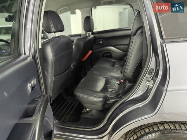 Сірий Міцубісі Аутлендер, об'ємом двигуна 2 л та пробігом 235 тис. км за 8950 $, фото 36 на Automoto.ua