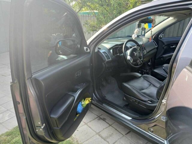 Сірий Міцубісі Аутлендер, об'ємом двигуна 2.2 л та пробігом 270 тис. км за 9800 $, фото 7 на Automoto.ua